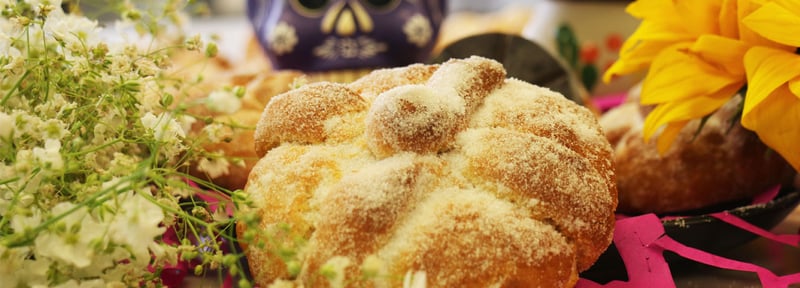 Descubre el significado y el origen del pan de muerto